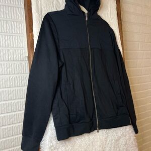 Under Armour Women’s Medium Black Zip-Up Sweater